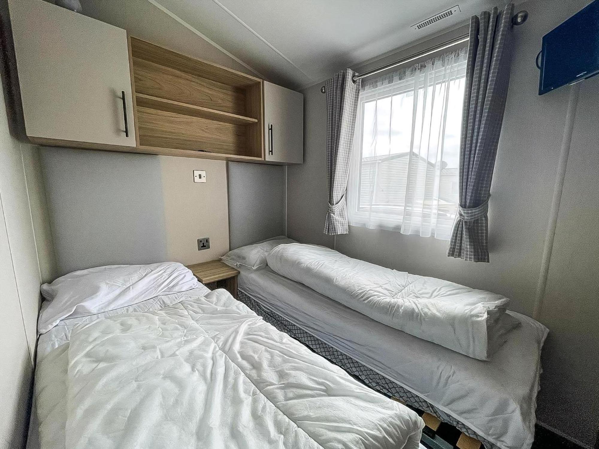 Beautiful Caravan For Hire With A Partial Sea View In Suffolk Ref 32042Az لوستوفت المظهر الخارجي الصورة