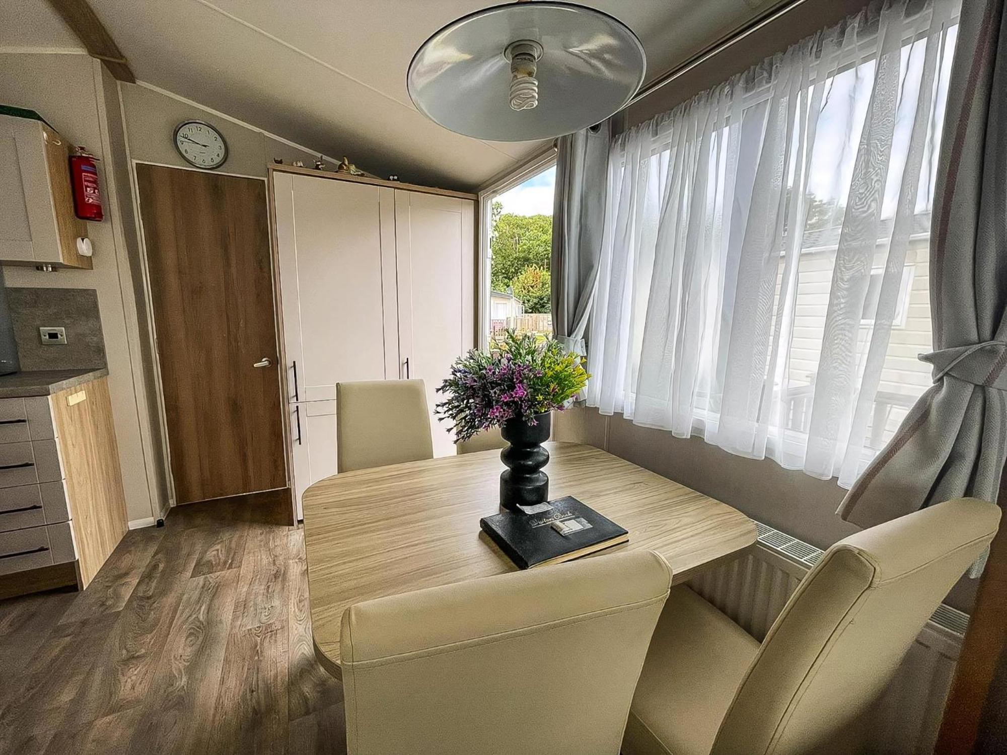 Beautiful Caravan For Hire With A Partial Sea View In Suffolk Ref 32042Az لوستوفت المظهر الخارجي الصورة
