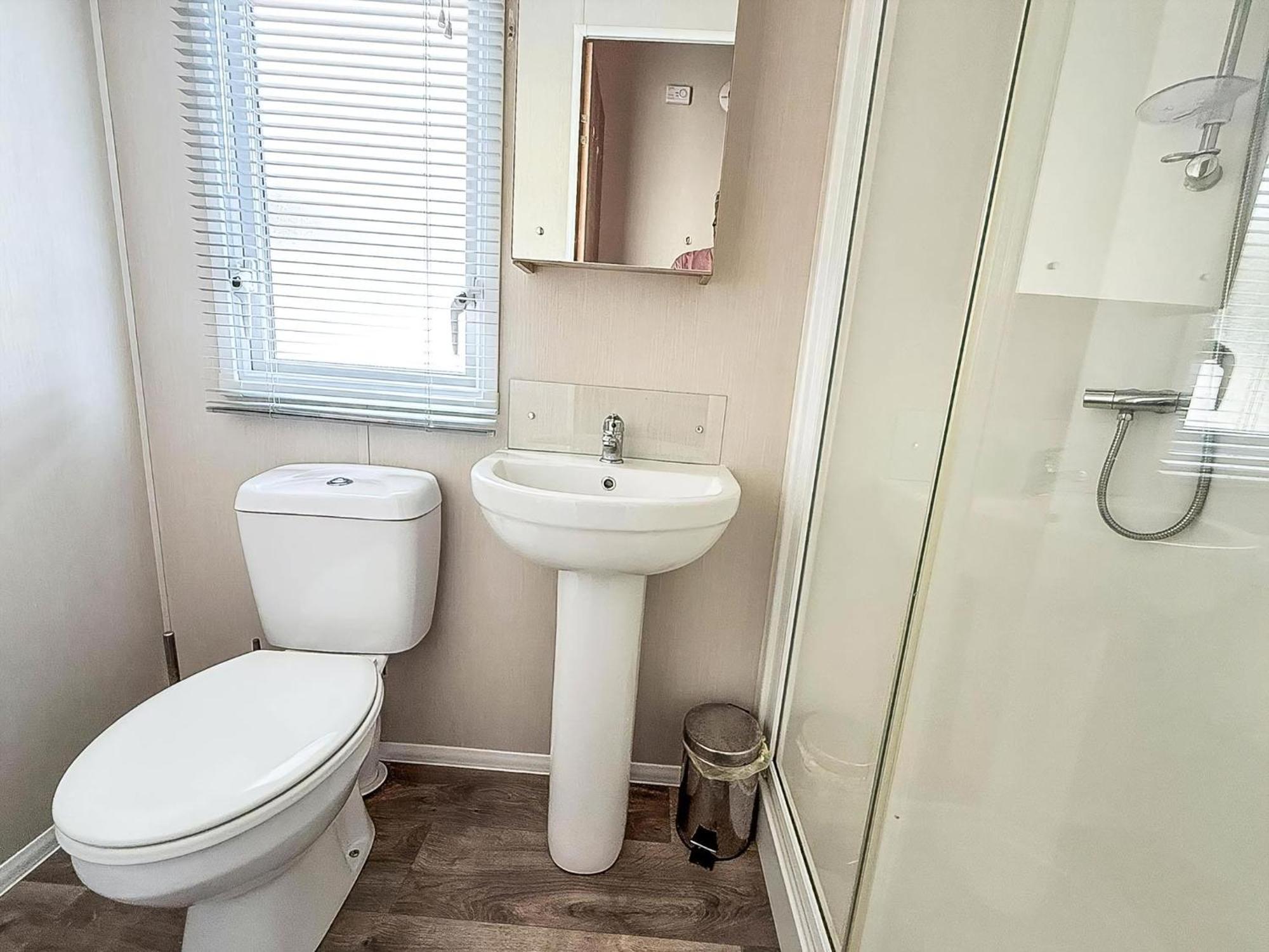 Beautiful Caravan For Hire With A Partial Sea View In Suffolk Ref 32042Az لوستوفت المظهر الخارجي الصورة