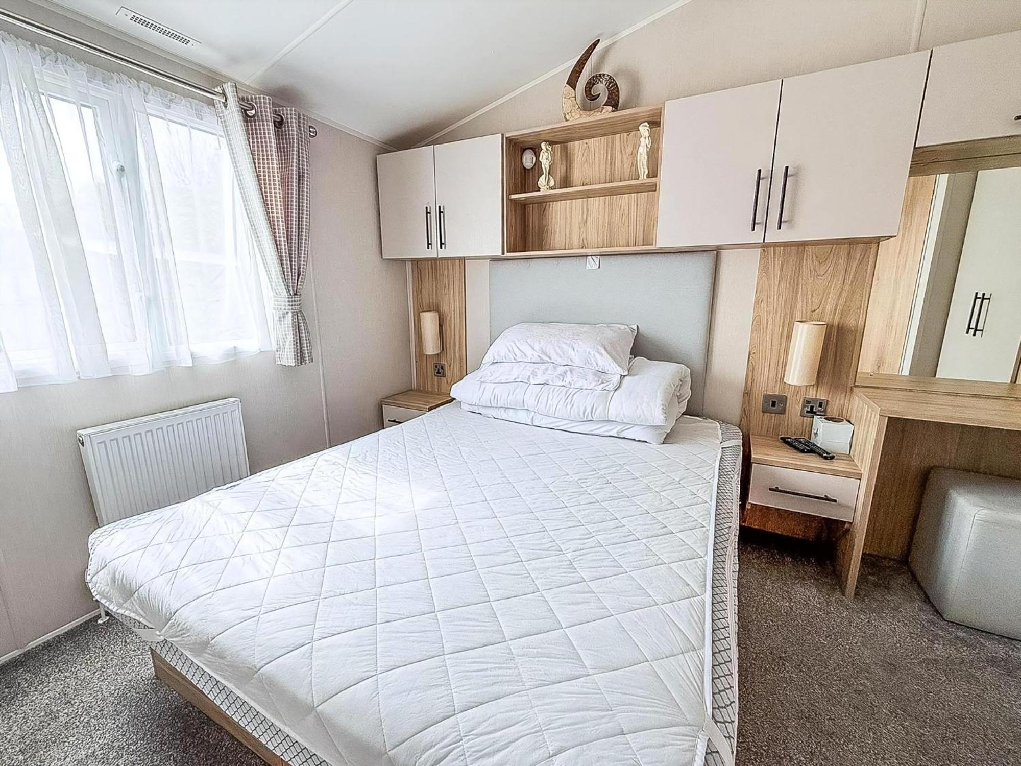 Beautiful Caravan For Hire With A Partial Sea View In Suffolk Ref 32042Az لوستوفت المظهر الخارجي الصورة